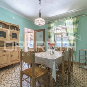 Istra, Pićan- Imanje s kućom i 4 dodatna objekta