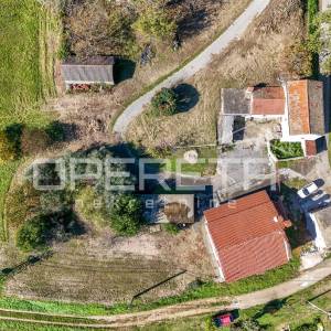 Istra, Pićan- Imanje s kućom i 4 dodatna objekta