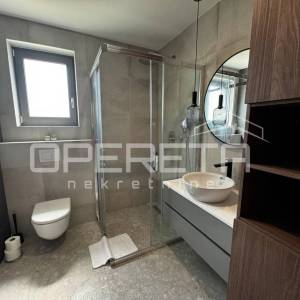 Istra, područje Poreča – Predivan stan s pogledom na more na prodaju