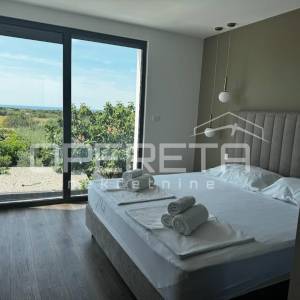 Istra, područje Poreča – Predivan stan s pogledom na more na prodaju