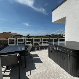 Istra, područje Poreča – Predivan stan s pogledom na more na prodaju