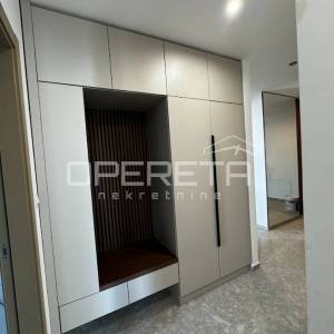 Istra, područje Poreča – Predivan stan s pogledom na more na prodaju