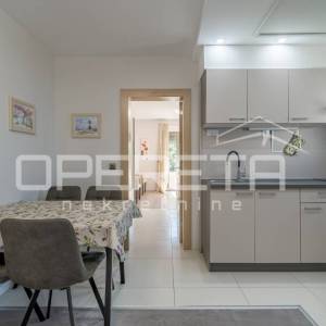 Istra, Poreč- Dvojna kuća s dva stana i dvorištem