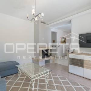 Istra, Poreč- Dvojna kuća s dva stana i dvorištem