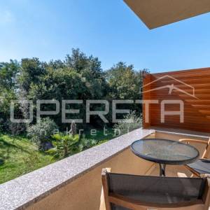 Istra, Poreč- Dvojna kuća s dva stana i dvorištem