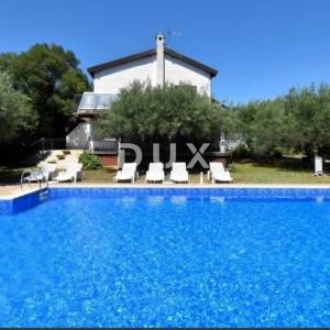 ISTRA, POREČ – Kuća na prostranom imanju s bazenom i potpunom privatnošću!