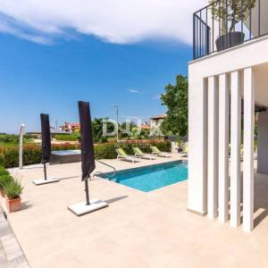 ISTRA, POREČ - Moderna kuća s bazenom