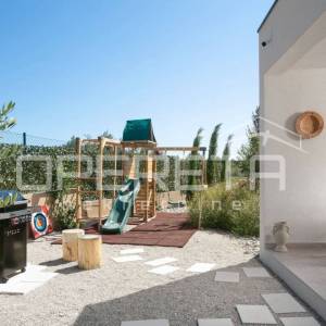 Istra, Poreč okolica - Moderna prizemnica s bazenom i krovnom terasom