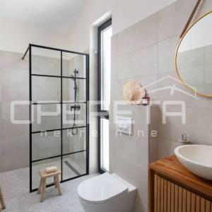 Istra, Poreč okolica - Moderna prizemnica s bazenom i krovnom terasom