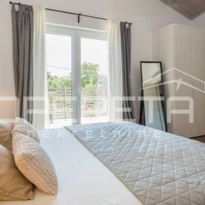 Istra, Poreč okolica- moderna dvojna kuća s bazenom