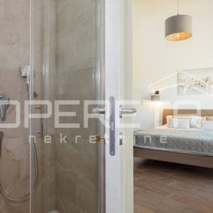 Istra, Poreč okolica- moderna dvojna kuća s bazenom