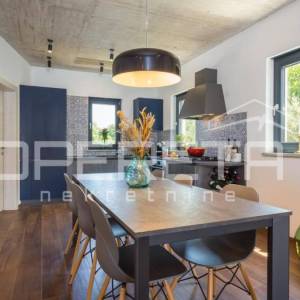 Istra, Poreč okolica- moderna dvojna kuća s bazenom