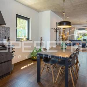 Istra, Poreč okolica- moderna dvojna kuća s bazenom