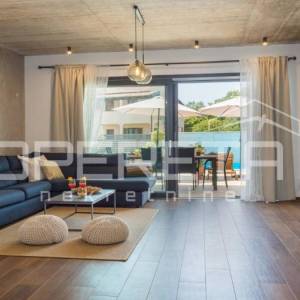 Istra, Poreč okolica- moderna dvojna kuća s bazenom