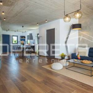 Istra, Poreč okolica- moderna dvojna kuća s bazenom