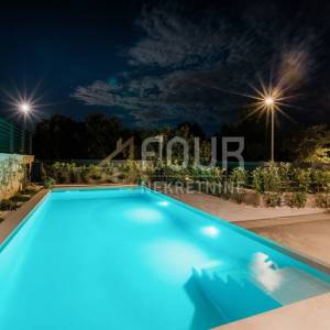 Istra, Poreč - okolica, Vabriga, novogradnja, moderna vila s bazenom