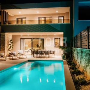 Istra, Poreč - okolica, Vabriga, novogradnja, moderna vila s bazenom