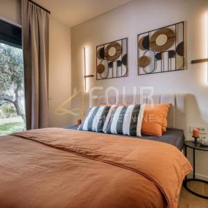 Istra, Poreč - okolica, Vabriga, novogradnja, moderna vila s bazenom