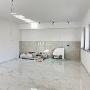 ISTRA, POREČ - Prostrani renovirani stan s vrtom! 