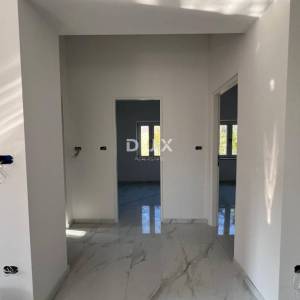 ISTRA, POREČ - Prostrani renovirani stan s vrtom! 