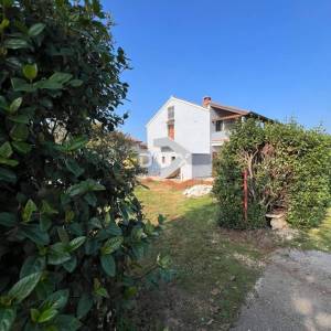 ISTRA, POREČ - Prostrani renovirani stan s vrtom! 