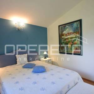 Istra, Poreč- Samostojeća kuća s bazenom i pogledom na more