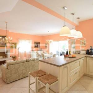 Istra, Poreč- Samostojeća kuća s bazenom i pogledom na more