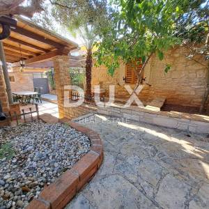 ISTRA, POREČ, VABRIGA - obnovljena kamena kuća s bazenom