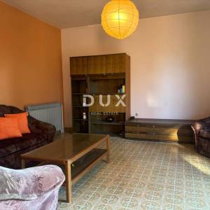 ISTRA, POREČ(OKOLICA) Prostrana kuća s dva velika stana i garažom + građevinski teren 1687m2! SPEKTAR MOGUĆNOSTI!