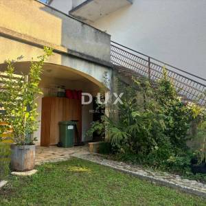 ISTRA, POREČ(OKOLICA) Prostrana kuća s dva velika stana i garažom + građevinski teren 1687m2! SPEKTAR MOGUĆNOSTI!