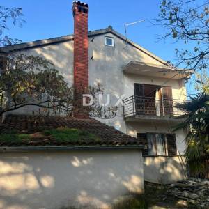 ISTRA, POREČ(OKOLICA) Prostrana kuća s dva velika stana i garažom + građevinski teren 1687m2! SPEKTAR MOGUĆNOSTI!