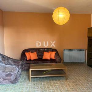 ISTRA, POREČ(OKOLICA) Prostrana kuća s dva velika stana i garažom + građevinski teren 1687m2! SPEKTAR MOGUĆNOSTI!