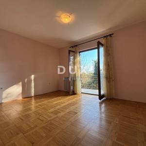 ISTRA, POREČ(OKOLICA) Prostrana kuća s dva velika stana i garažom + građevinski teren 1687m2! SPEKTAR MOGUĆNOSTI!