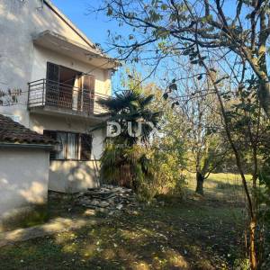 ISTRA, POREČ(OKOLICA) Prostrana kuća s dva velika stana i garažom + građevinski teren 1687m2! SPEKTAR MOGUĆNOSTI!