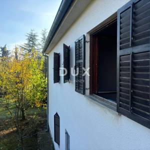 ISTRA, POREČ(OKOLICA) Prostrana kuća s dva velika stana i garažom + građevinski teren 1687m2! SPEKTAR MOGUĆNOSTI!