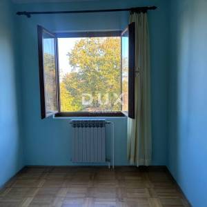 ISTRA, POREČ(OKOLICA) Prostrana kuća s dva velika stana i garažom + građevinski teren 1687m2! SPEKTAR MOGUĆNOSTI!