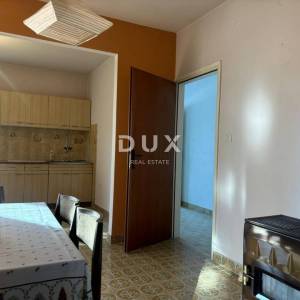 ISTRA, POREČ(OKOLICA) Prostrana kuća s dva velika stana i garažom + građevinski teren 1687m2! SPEKTAR MOGUĆNOSTI!