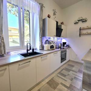 ISTRA, PULA – 3SS+DB stan s vrtom na Stoji, blizu mora