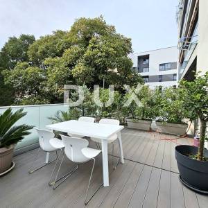 ISTRA, PULA, CENTAR - 3SS+DB visoko kvalitetan stan na atraktivnoj lokaciji i privatnim parkingom u garaži