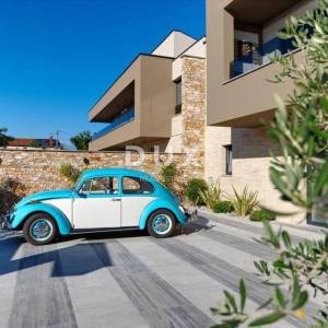 ISTRA, PULA (okolica) - Prekrasna nova uređena vila u neposrednoj blizini grada!