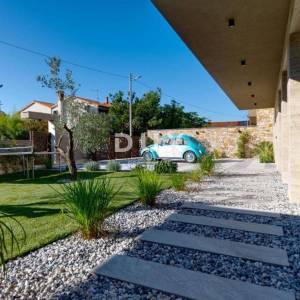 ISTRA, PULA (okolica) - Prekrasna nova uređena vila u neposrednoj blizini grada!