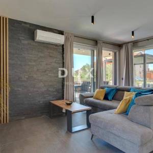 ISTRA, PULA (okolica) - Prekrasna nova uređena vila u neposrednoj blizini grada!