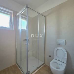 ISTRA, PULA – Prizemni 2SS+DB stan u novogradnji s terasom, dvorištem i privatnim bazenom