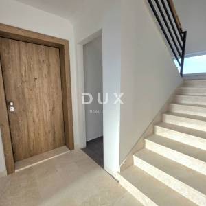 ISTRA, PULA – Prizemni 2SS+DB stan u novogradnji s terasom, dvorištem i privatnim bazenom