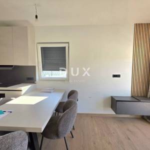 ISTRA, PULA – Prizemni 2SS+DB stan u novogradnji s terasom, dvorištem i privatnim bazenom