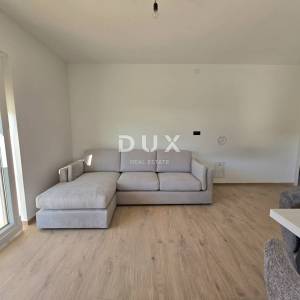 ISTRA, PULA – Prizemni 2SS+DB stan u novogradnji s terasom, dvorištem i privatnim bazenom