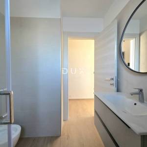 ISTRA, PULA – Prizemni 2SS+DB stan u novogradnji s terasom, dvorištem i privatnim bazenom