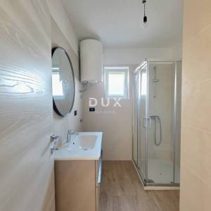 ISTRA, PULA – Prizemni 2SS+DB stan u novogradnji s terasom, dvorištem i privatnim bazenom