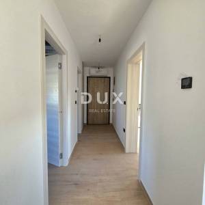 ISTRA, PULA – Prizemni 2SS+DB stan u novogradnji s terasom, dvorištem i privatnim bazenom