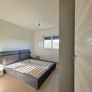 ISTRA, PULA – Prizemni 2SS+DB stan u novogradnji s terasom, dvorištem i privatnim bazenom